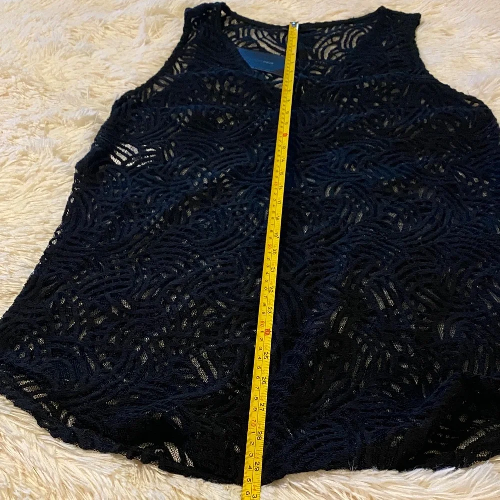 BCBGMaxAzria Black Patterned Lace Top. NWT size Medium. - Picture 6 of 10